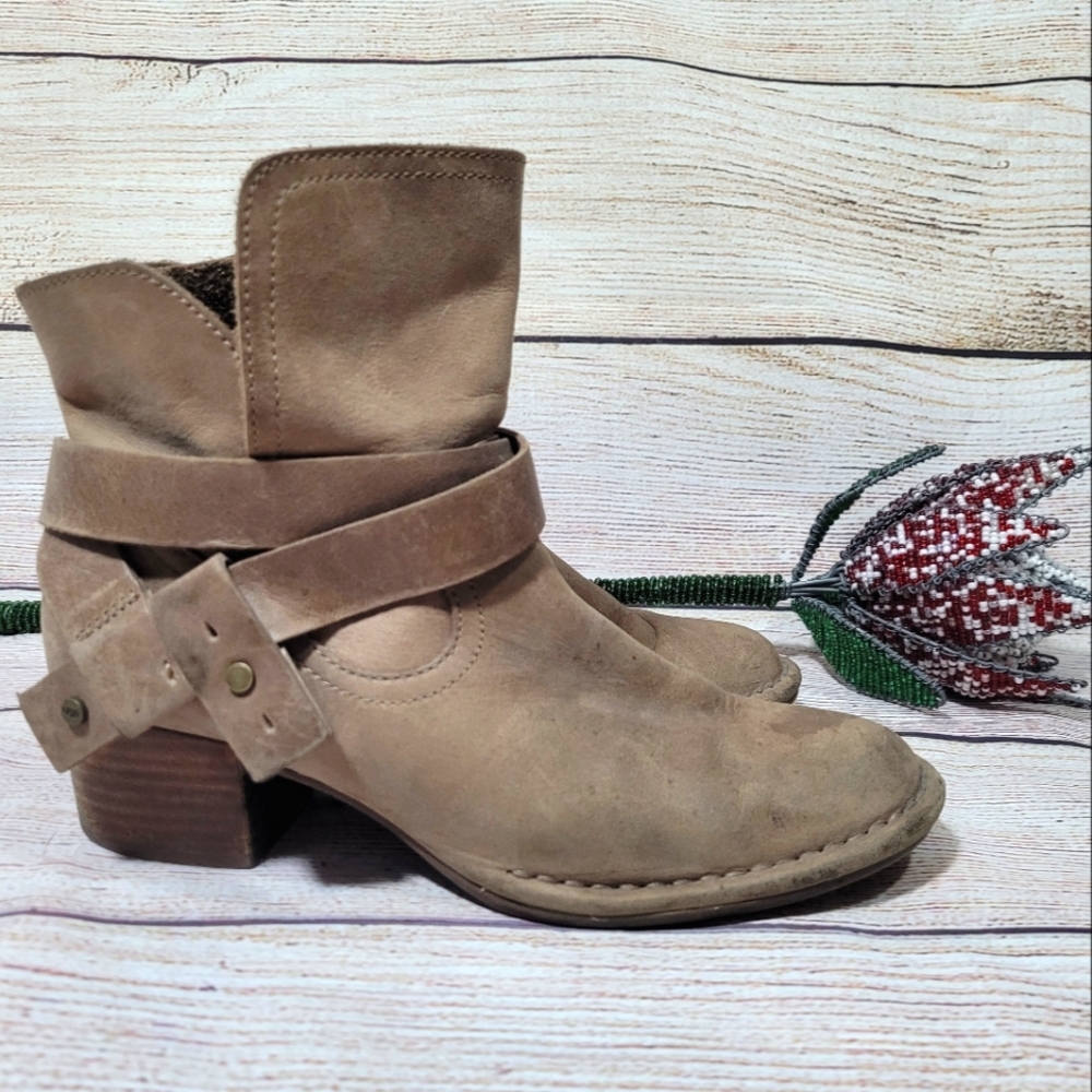Ugg Elora Taupe Ankle Boots Sz 6.5